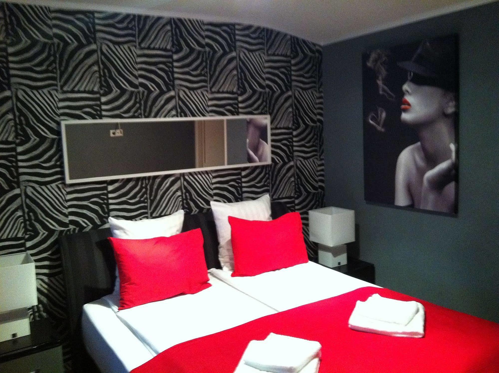 Alex Rooms Zwanenburg Exteriör bild
